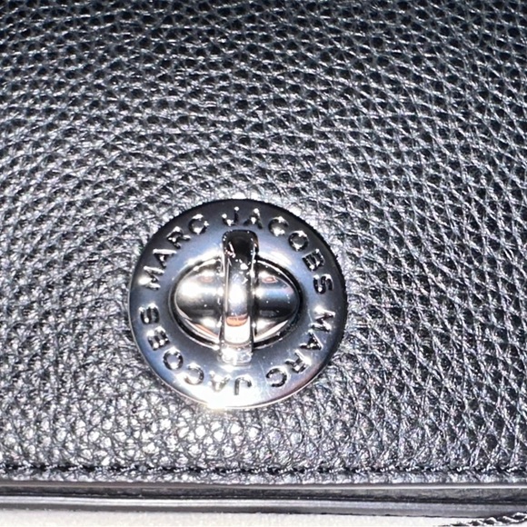 Marc Jacobs Black Leather Crossbody. - Picture 4 of 6